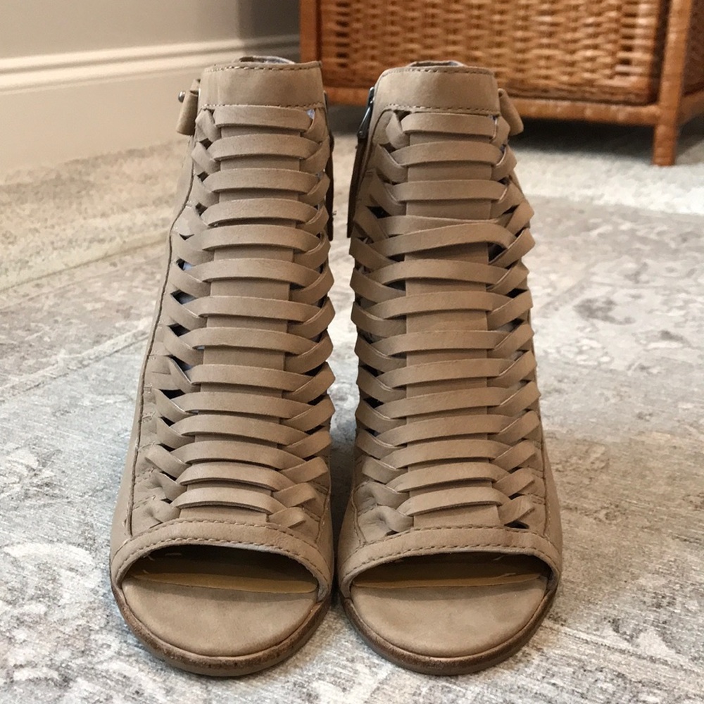 NWOT Dolce Vita Open Toe Booties